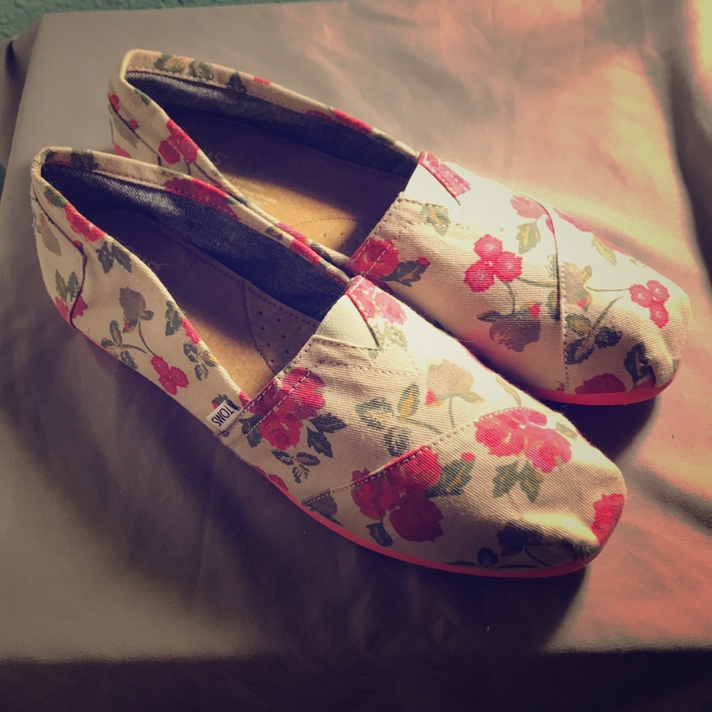 *NEW* TOMS women’s 11
